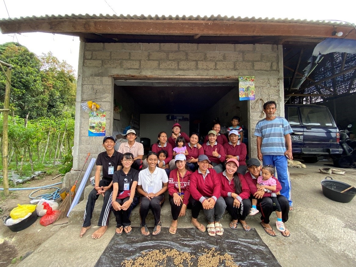 DIVERSIFIKASI OLAHAN IKAN RED DEVIL PROGRAM KREATIFITAS MAHASISWA PENGABDIAN MASYARAKAT (PKM-PM) BARUNA BATUR UNDIKSA